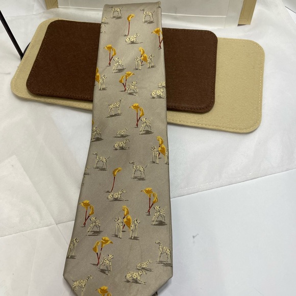Christian Dior Silk Necktie , tan color. - Picture 6 of 7
